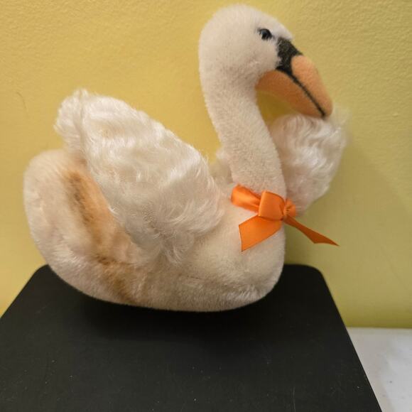 Vintage Steiff small swan/ goose/ bird plush. Flaw